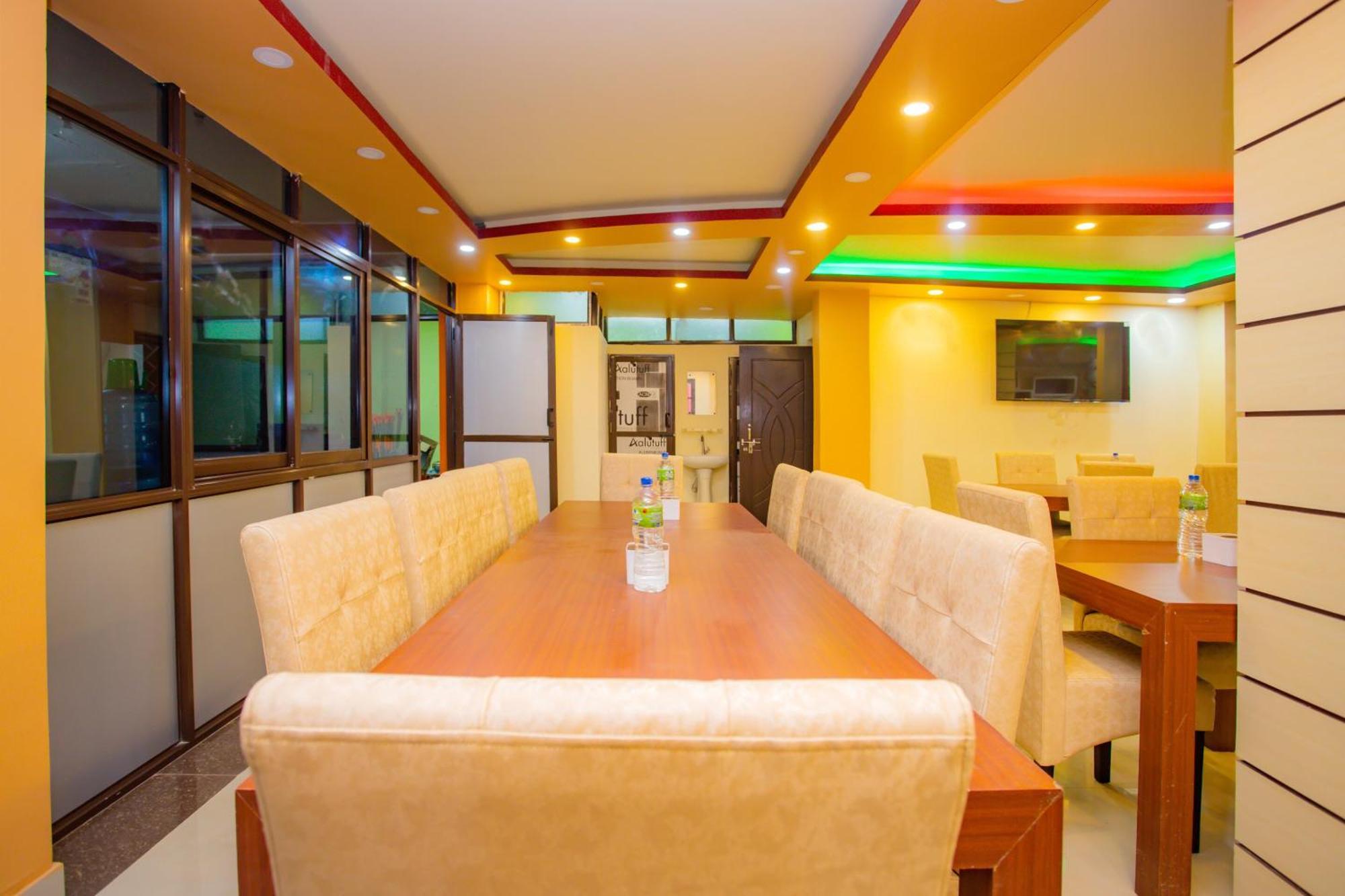 Oyo 589 Hotel Trimurti Kathmandu Luaran gambar